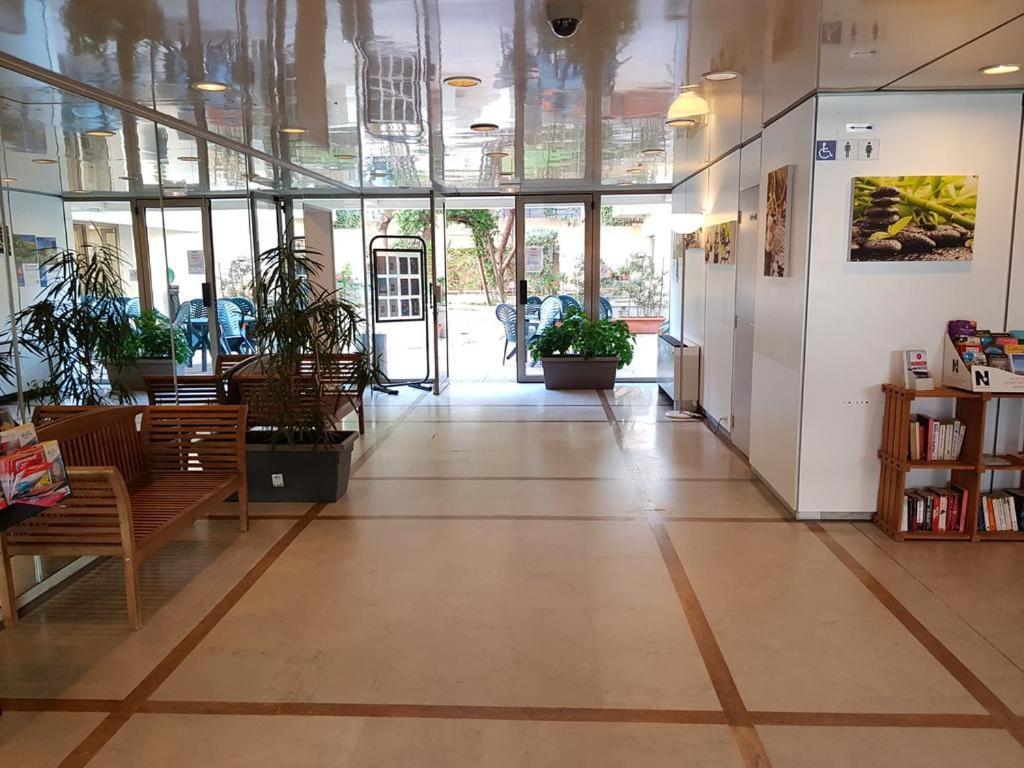 Centre Juan Les Pins Apartment Екстериор снимка
